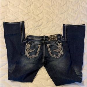 Clean cut boot cut
No frays 
No rips
Barely worn, brand new!!
Inseam: 32 inches